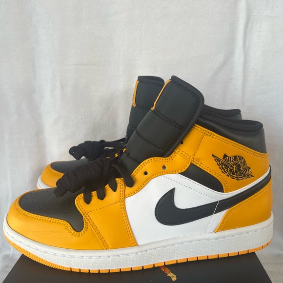 Air Jordans, 1 mid taxi. - Picture 5 of 11